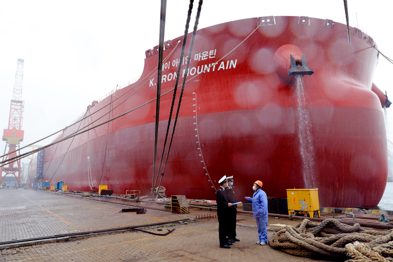 大连海关助力国产“巨无霸”顺利交付出口（图）