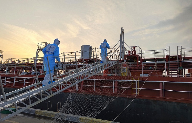 1迅速响应！宁波海关助力船员换班顺利实施（图）