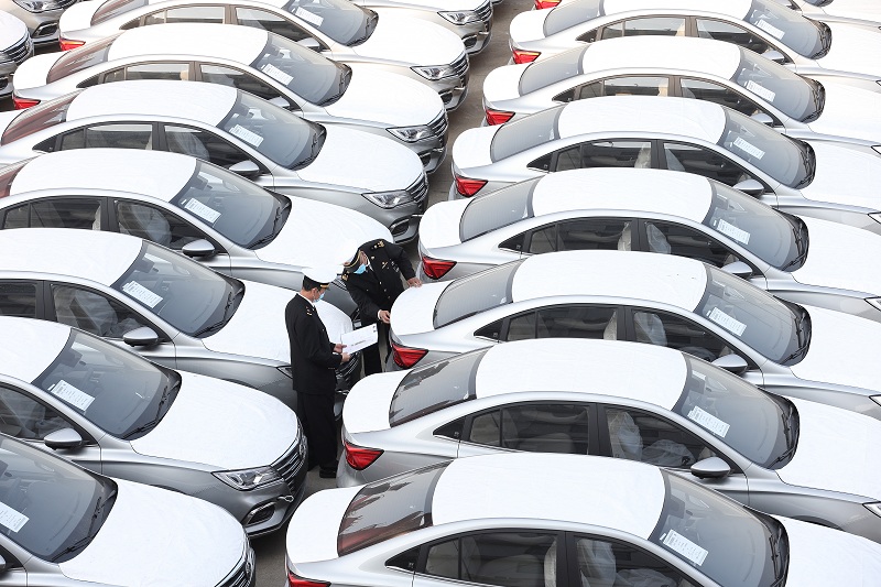 连云港海关发挥陆海联运优势助力汽车出口高位增长（图）2