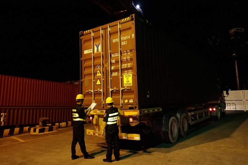 斗门海关连夜加班助格力空调加速出口(图) 斗门海关连夜加班助格力空调加速出口(图)