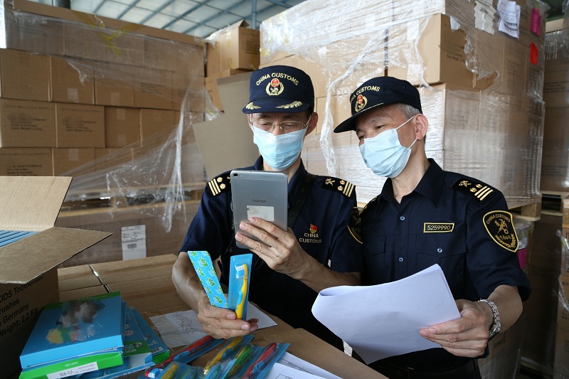 黄埔海关退运31万支不合格进口牙刷（图）
