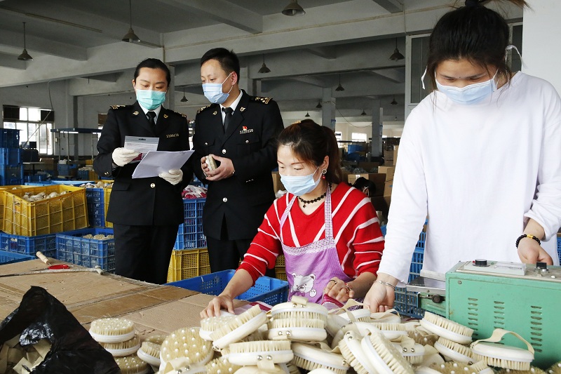 3海关核查助力输美木制品企业破壁出口（图）