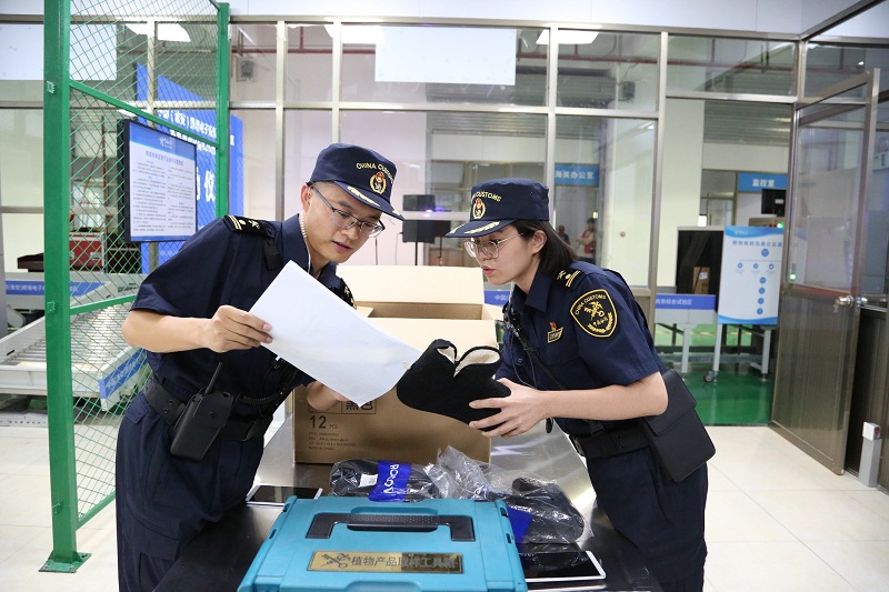 淮安首批跨境电商B2B出口货物通关（图）