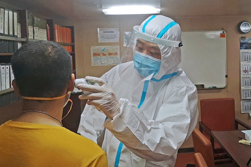 烟台海关高效监管服务船舶“外转内”（图）