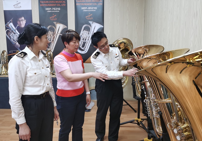 关员送政策进奥维斯乐器公司+原图 关员送政策进奥维斯乐器公司+原图