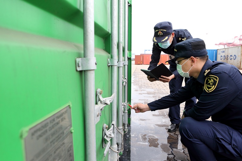 连云港海关查获50.54吨涉嫌高报价格骗取退税辣椒酱(图)