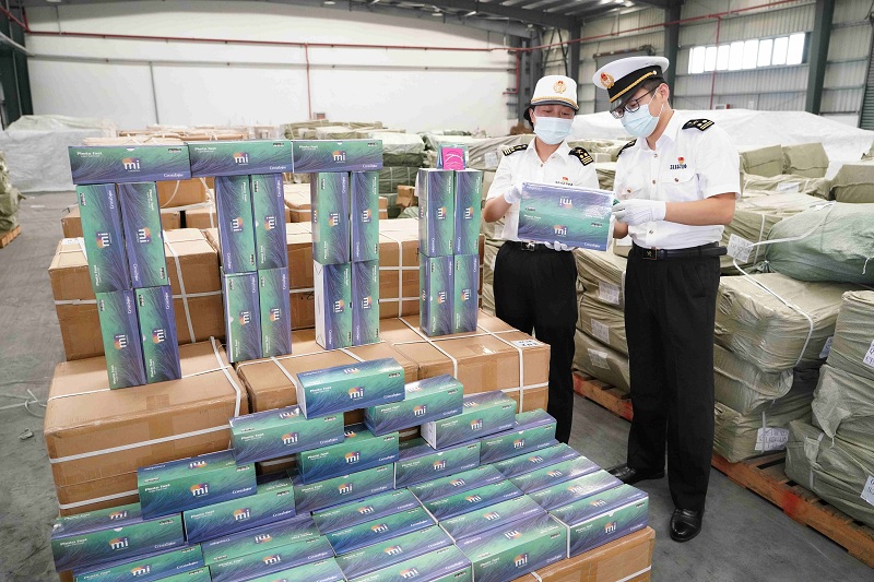 宁波海关查获侵权“mi”镜片13万余个（图）