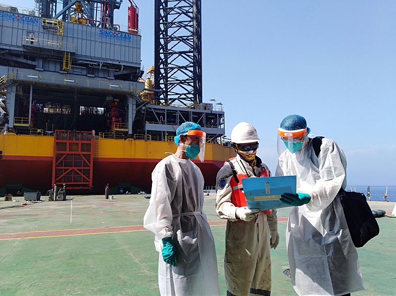 大连海关助力超万吨国产钻井平台顺利交付出口(图)2 大连海关助力超万吨国产钻井平台顺利交付出口(图)2