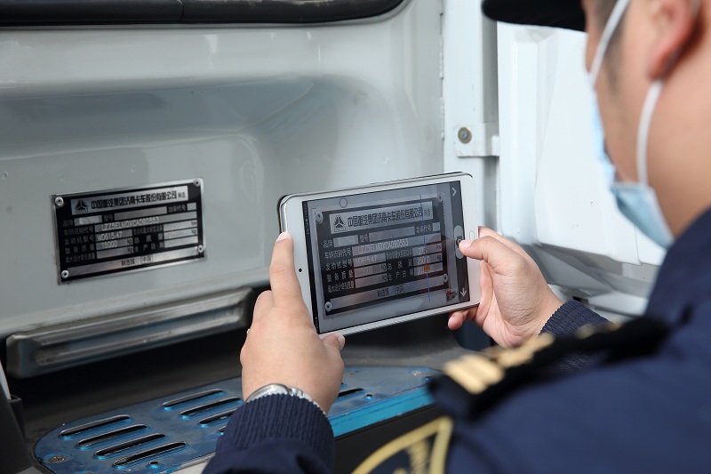 连云港海关首次查获出口整车侵权案件（图）