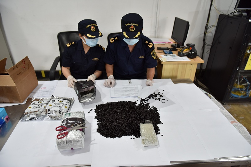 “咖啡豆”里有猫腻！广州海关在快件渠道查获走私大麻进境案（图）