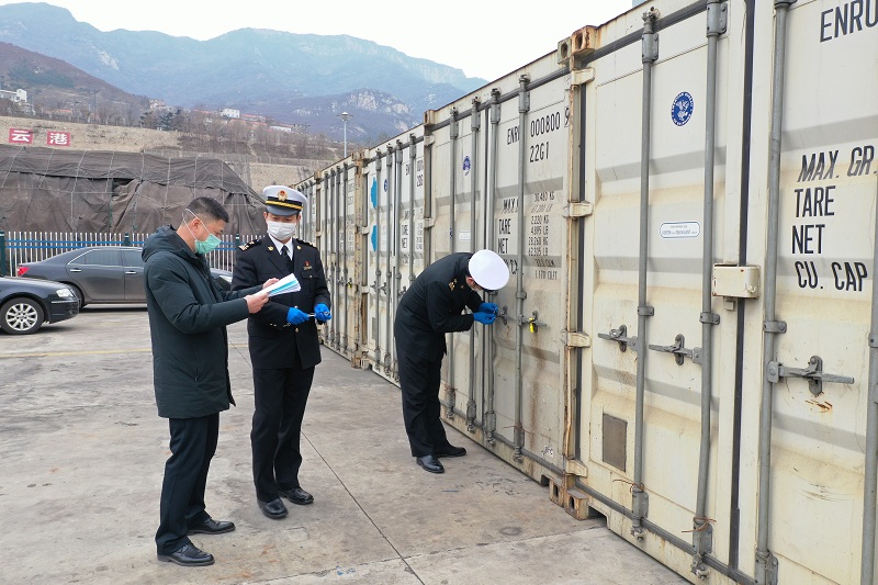 连云港海关绘就中欧班列“上扬曲线”(图)1 连云港海关绘就中欧班列“上扬曲线”(图)1