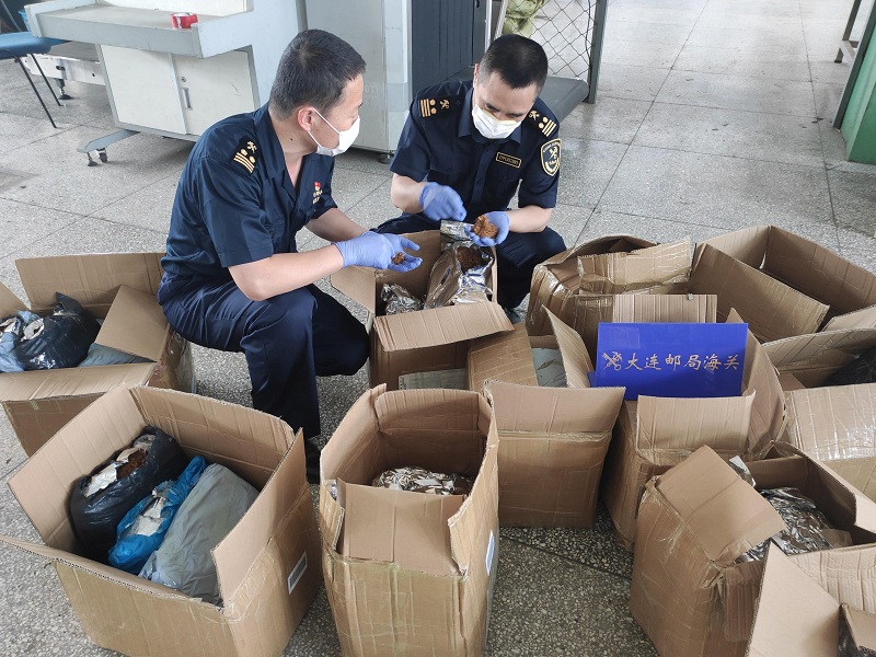 大连邮局海关查获烟丝近200公斤（图）
