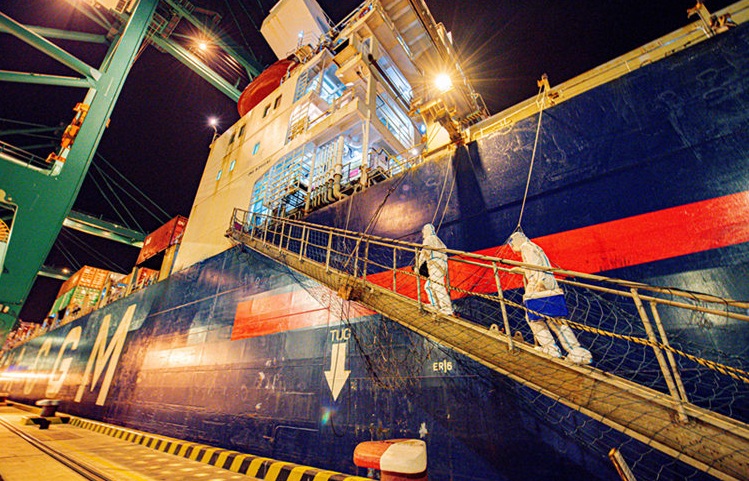 7广澳海关保障广澳港二期首条外贸集装箱班轮成功运行(图)1 7广澳海关保障广澳港二期首条外贸集装箱班轮成功运行(图)1