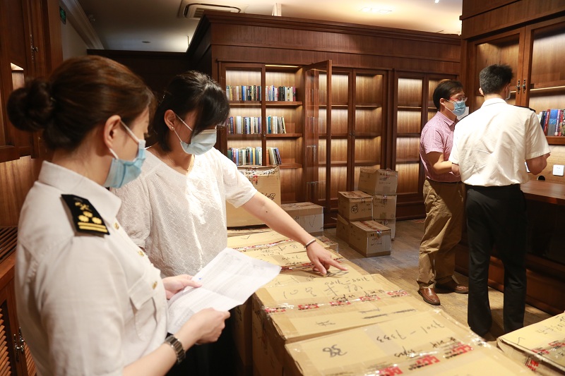 上海海关所属外高桥保税区海关保障8000余册犹太文化书籍顺利“安家”上海（图）