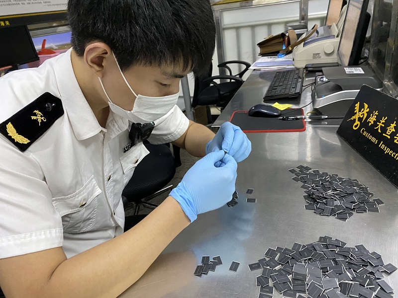 沙头角海关查获走私SD卡1536张（图）